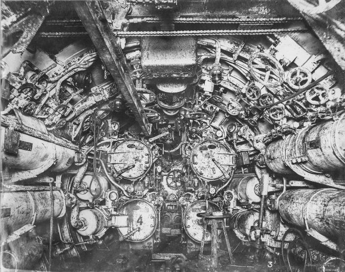 Dentro de un antiguo submarino alemán