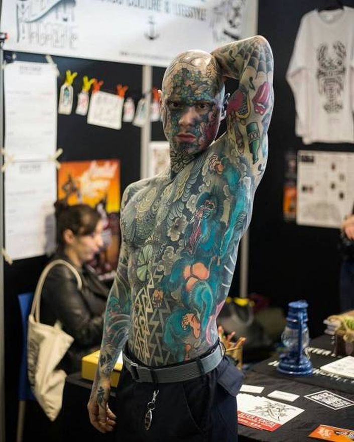 Así cambió radicalmente su aspecto este profesor de primaria con los tatuajes