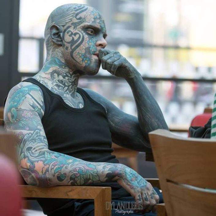 Así cambió radicalmente su aspecto este profesor de primaria con los tatuajes